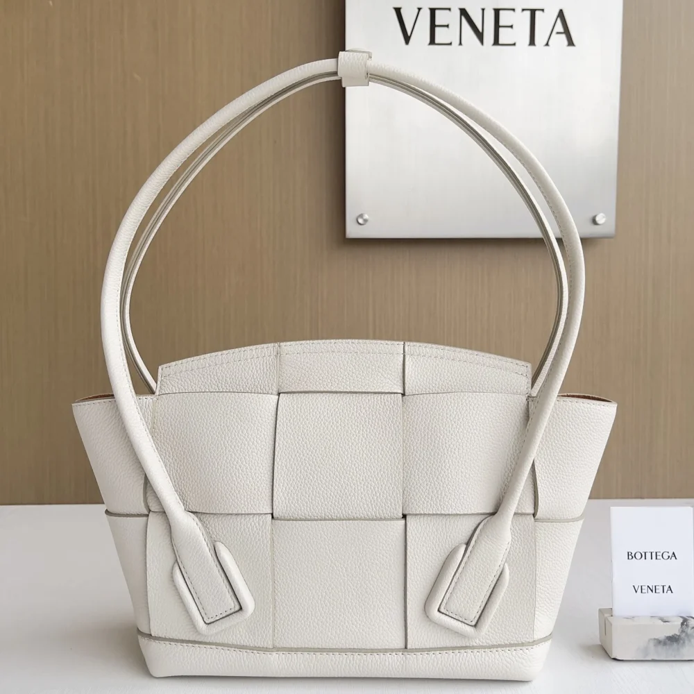 Bottega Veneta Arco 33