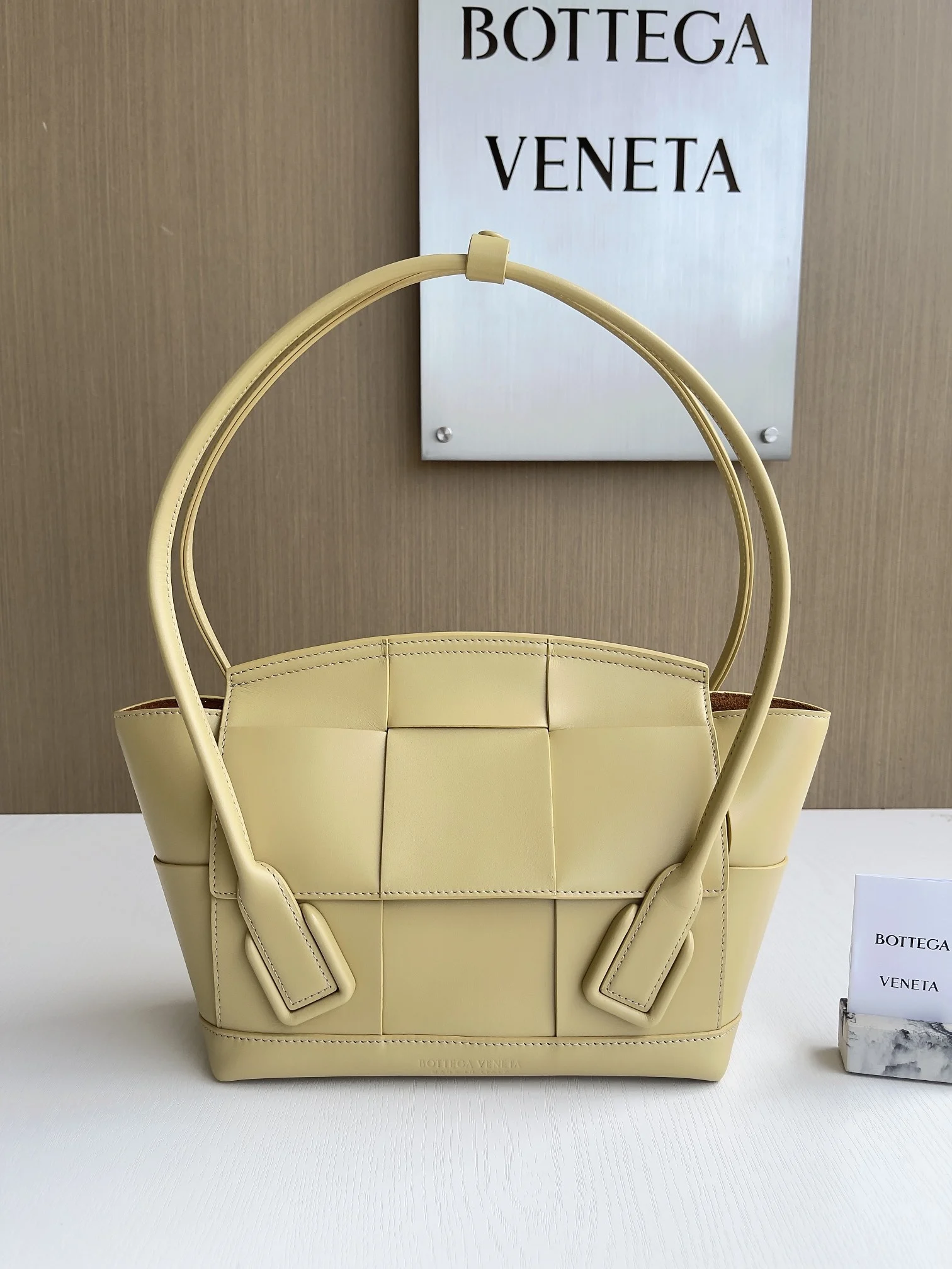 Bottega Veneta Arco 33