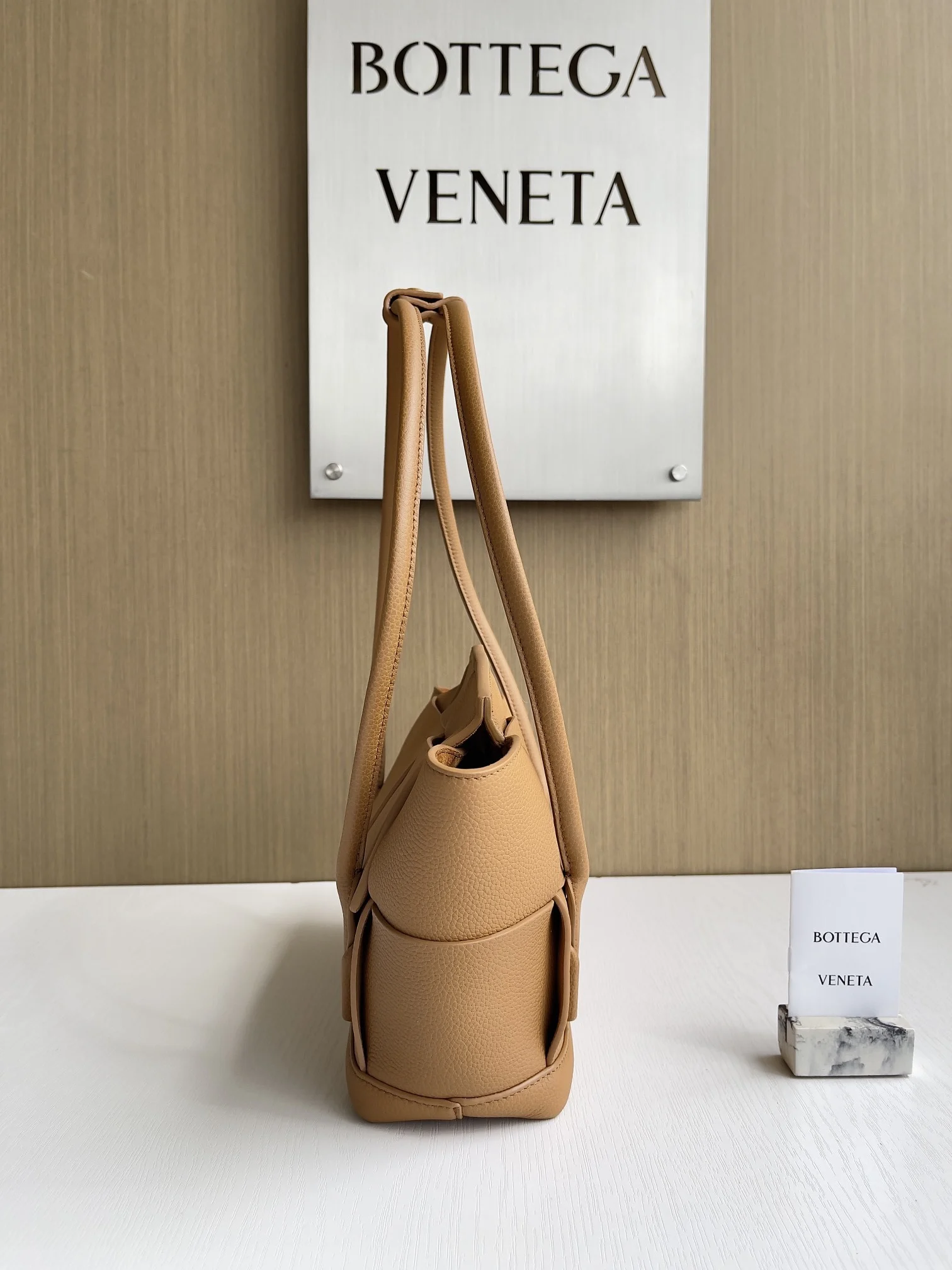 Bottega Veneta Arco 33