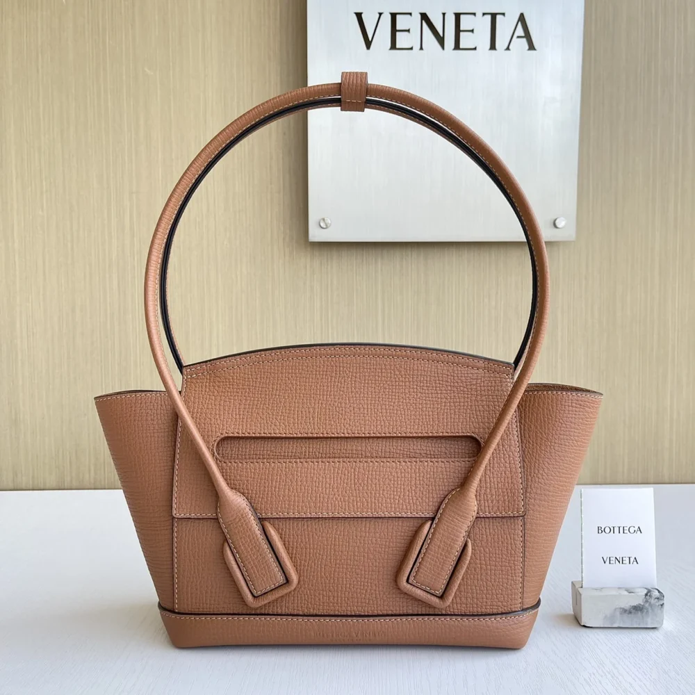 Bottega Veneta Arco 33