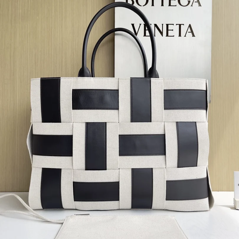 Bottega Veneta Large Arco Tote Bag