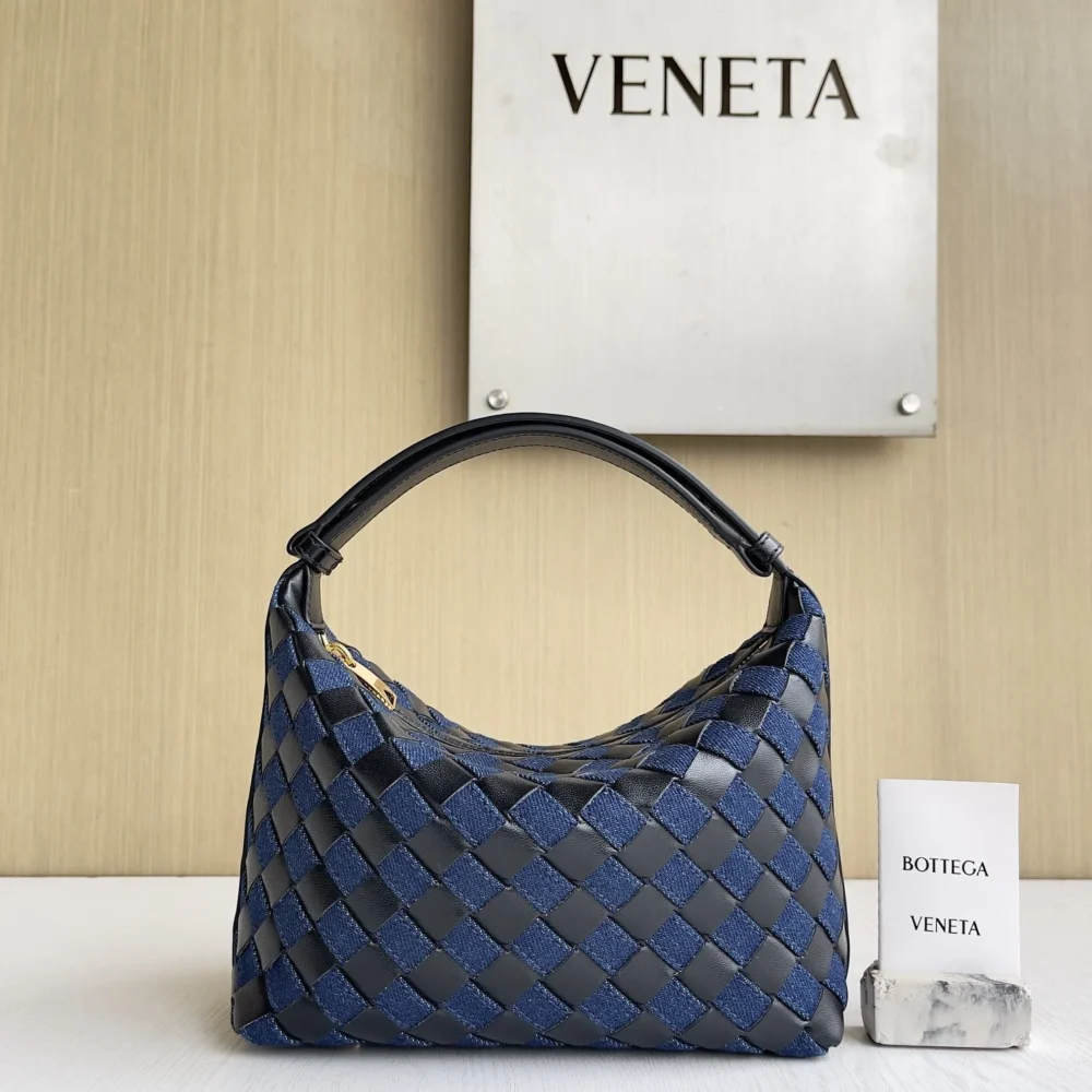 Bottega Veneta Mini Wallace Shoulder Bag
