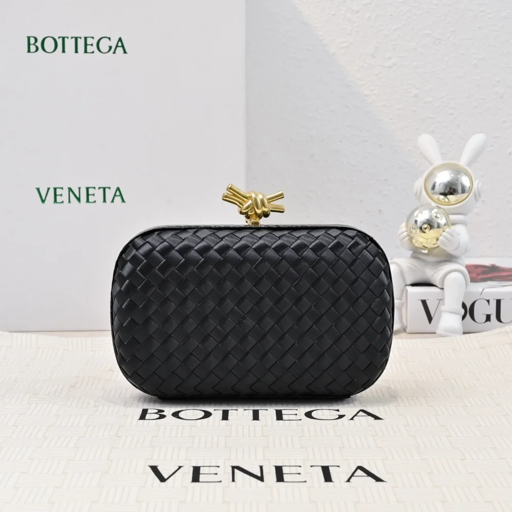 Bottega Veneta (BV) Knot